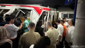 Prioritas Nyawa Di Balik Penundaan Evakuasi Lokomotif Basarnas Ungkap Alasan Krusial Pasca Tabrakan Kereta Di Bekasi